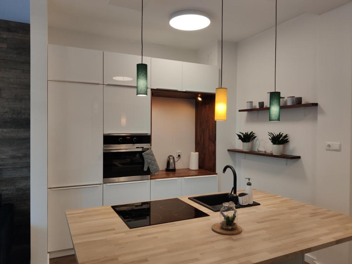 Apartament Milionova Apartment Лодз Екстериор снимка